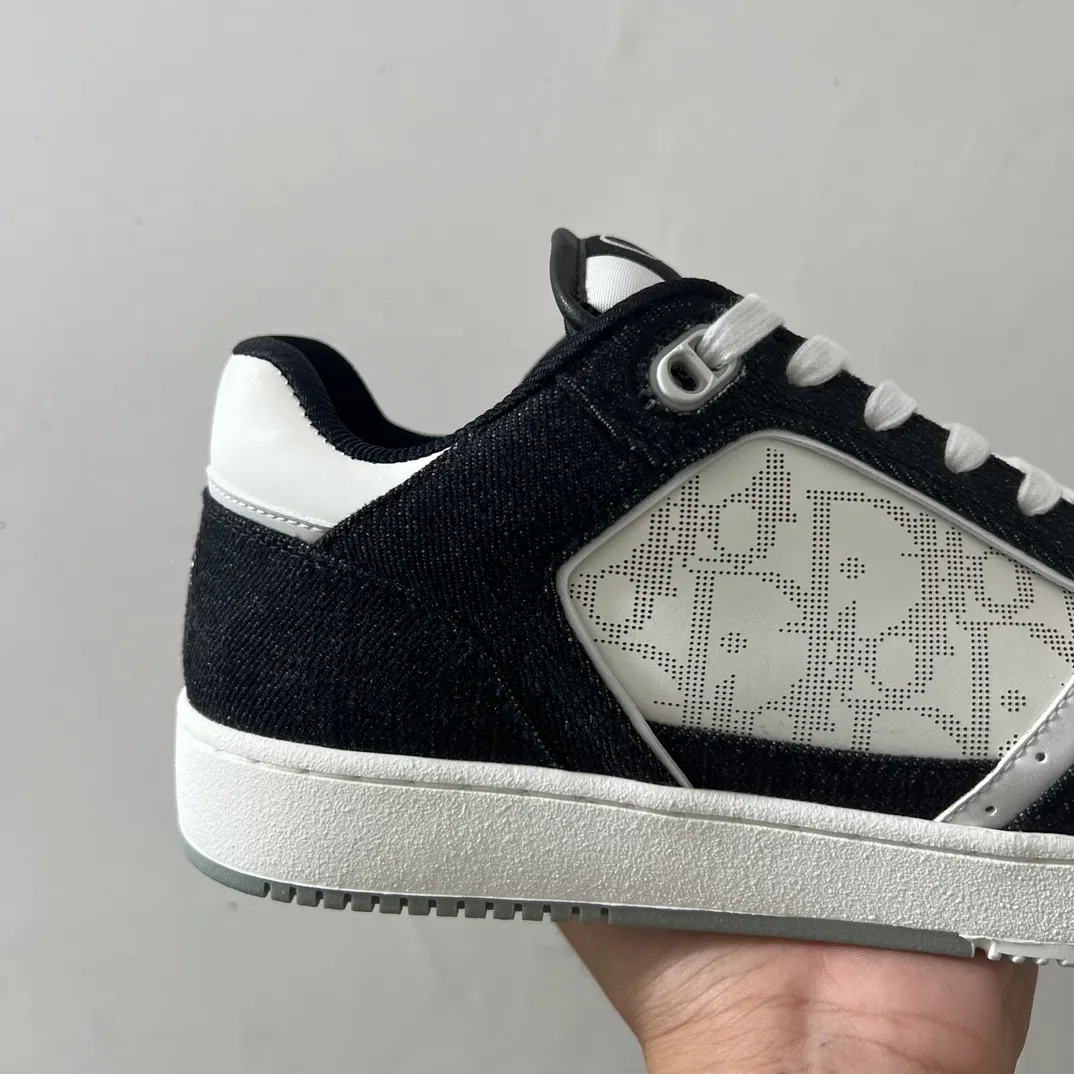 👟👟Ex-factory price 560👟👟 Men's size +10 Dior B27 series ✨2024 upgraded version purchasing agent grade ✨Super🔥sports shoes👫couple shoes. The high version 1:1 adopts oil edge lasting technology, the fabric is imported first-layer cowhide + high-tech fabric, and the inner cowhide + customized lining. TPU original engraved outsole. More than 30 colors of high-soled boots are available. Size: 35-42 for women and 38-46 for men. Bosses are welcome to compare...